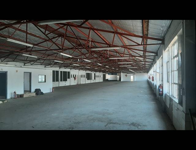 1,061M² WAREHOUSE TO LET IN NEW GERMANY